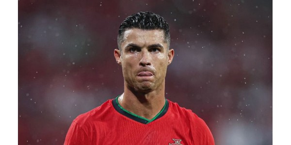 Por detrás da sua arrogância, esconde-se a verdadeira emoção Por detrás da sua arrogância, esconde-se a verdadeira emoção